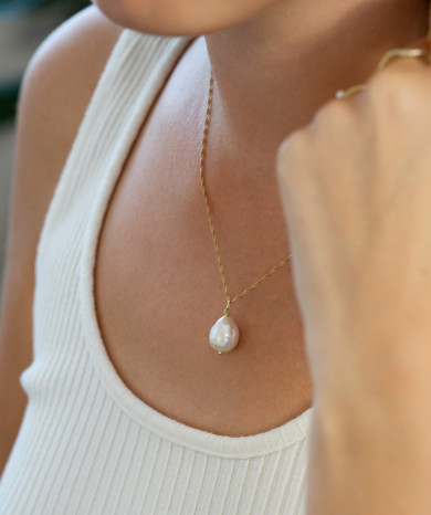 Perlenkette mit ungleichmäßiger Süßwasserperle